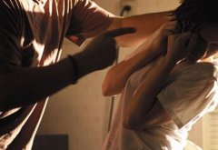 女子不顾家人反对裸婚  婚后却遭丈夫毒打