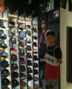 小伙与家人闹矛盾 狂偷店内钱财离家出走