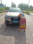 女司机行车途中突发疾病 交通执法队员伸援手
