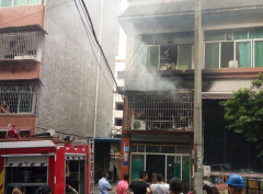 家长外出打麻将留孩子在家  家中失火