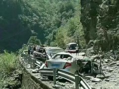 重庆落石砸车2人亡 孕妇死前护胎儿
