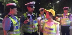 司机酒驾遇交警检查 从驾驶座爬到后座被逮现形