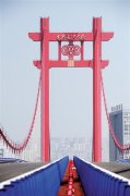 重庆寸滩大桥上演最炫“中国风” 桥塔高达60多层楼