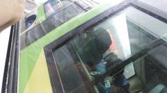 公交车上又有一对男女做不可描述之事 路人直呼辣眼睛