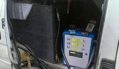 可怕！重庆一小面包车内有“隐情”