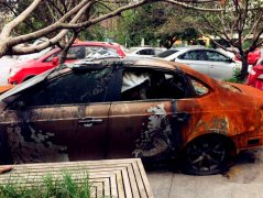 重庆现“最恐怖僵尸车” 全身生锈还有烧痕