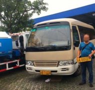 自己套牌自己的车 这个老板是怎么想的？