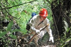 男子走遍500座山脉 10年磨破40双鞋