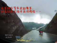 男子路怒狂追三轮车 斗气追逐中将三轮车撞翻