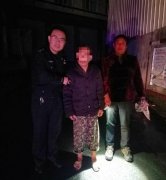 深夜送老人回家 民警被老人亲切喊儿子