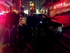 外地游客找不到车库 民警花两个多小时帮他找到车