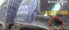 高速路上大货车内三个人竟“穿”八双鞋