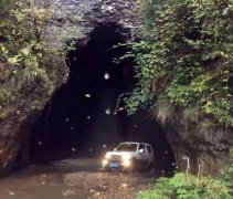 重庆神奇溶洞跑汽车 还有神秘小鱼