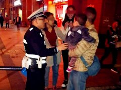 90后夫妻厨房做晚饭 10分钟不到发现孩子不见了