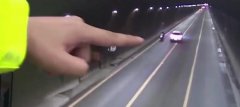 老人骑电瓶车高速逆行险些被撞 背后原因让人动容