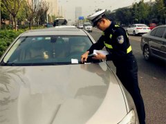 想用旧罚单蒙人 小把戏躲不过警察火眼金睛