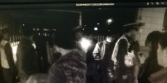 7座商务车塞进15人 2小时跨越6区