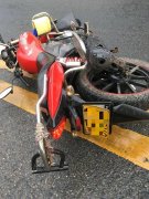 两车相撞 男子大骂受伤司机惹众怒