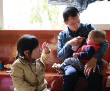 88厘米“袖珍妈妈”开茶馆 让孩子过更好