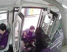 大学生让座丢电脑 老人捡到物归原主