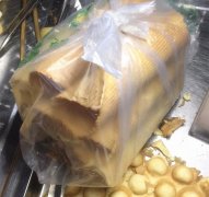 女子车厢内遭小孩抢夺食物  被吓得提前下车