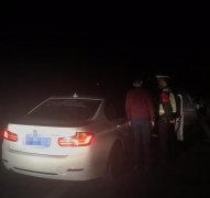 小两口一言不合 半夜高速上停车“扯皮”
