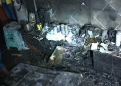 居民家中起火烧毁家具电器 家中有人却不报警