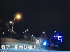 酒后开车遇巡查想溜？男子将摩托开得“飞”起