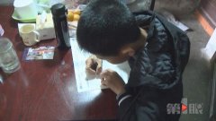 为什么？13岁男孩为摆脱父母竟愿吃屎