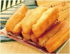 贪吃两口油条 老大爷险丧命