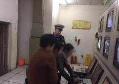 女子手机遗忘在出租车上 民警多方调查终帮其找回