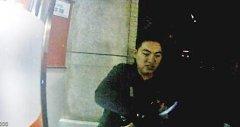 银行ATM机吐出4100元 小伙子寒风中守护等待失主