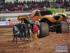 中国队员惊艳亮相怪兽卡车表演赛