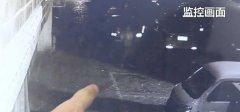 一个车停了两个车位 第二天发现车窗被砸了个粉碎