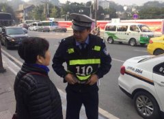 外地老人旅游与老伴走散  民警快速助其家人重聚
