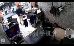 店员内急上厕所 蟊贼进屋偷财物
