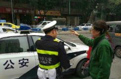 粗心！重庆一准新娘将喜糖落在网约车上