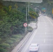 为赶时间  他直接在快速路上掉头遭罚