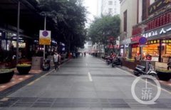 享受美食不要乱扔 八一路6个环卫工已忙得够呛