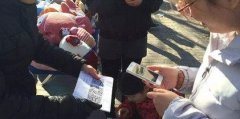 街头扫描二维码送伞 女子支付宝被“搬空”