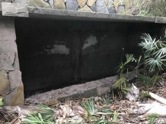 重庆一老人不慎坠入通风井 消防紧急营救