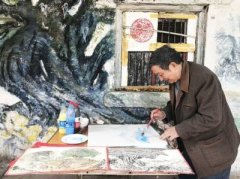 八旬老人妙笔丹青  将美景从纸上“搬”到了墙上