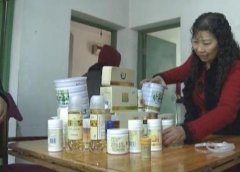重庆七旬老人沉迷保健品 不惜同子女断绝关系