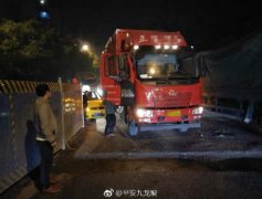 小擦挂不撤离造成拥堵 两司机一人被罚200