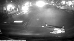 男子当街拦车 吓坏公交司机
