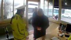 粗心男子将万元治病钱 落在网约车