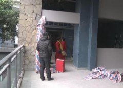 家里装修趁机占用架空层 其他居民不干了