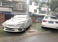 一辆车占两个车位  为啥都斜停？