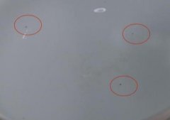 居民家中自来水出现黑色小颗粒 反映后却越来越严重