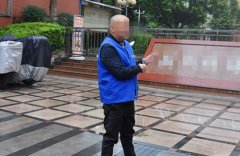 “富豪男友”不靠谱 偷走“女友”两条金项链